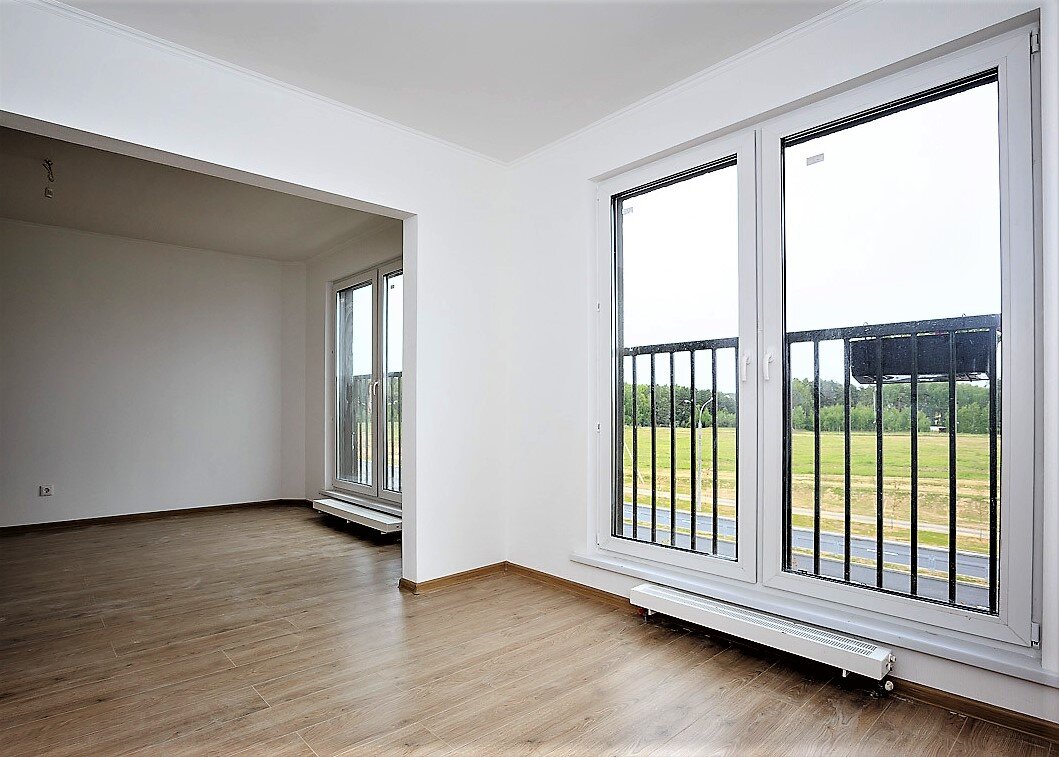 Широкий радиатор. Необходимы карнизы с длинными кронштейнами. 