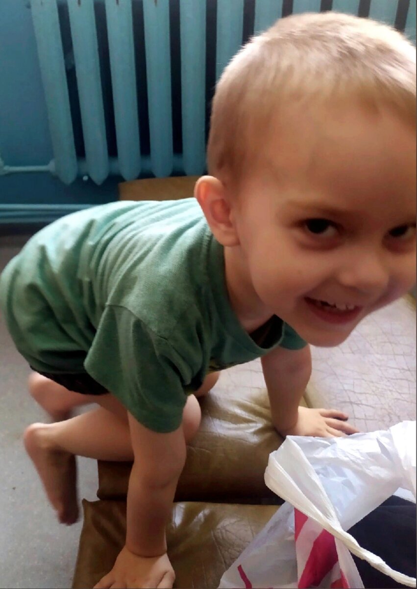 Когда забираю из садика - довольный.