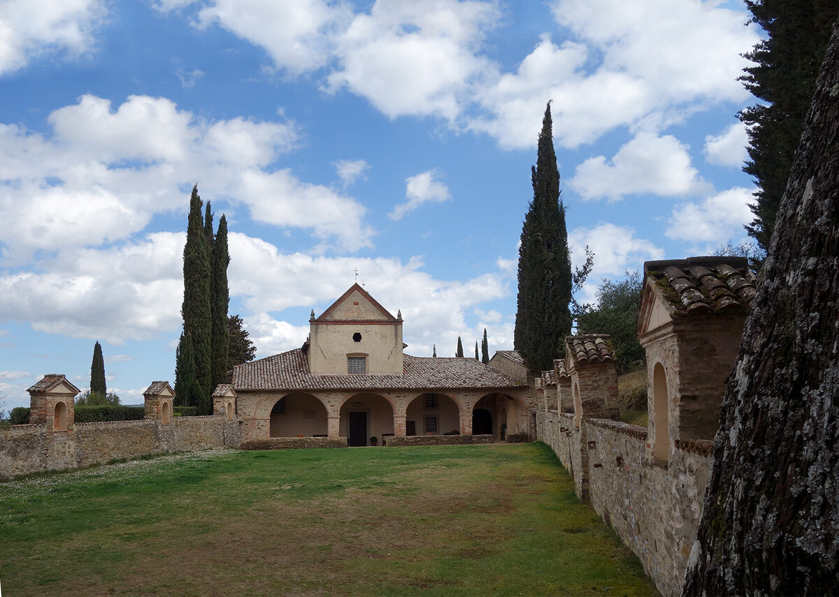 Францисканский монастырь XII века