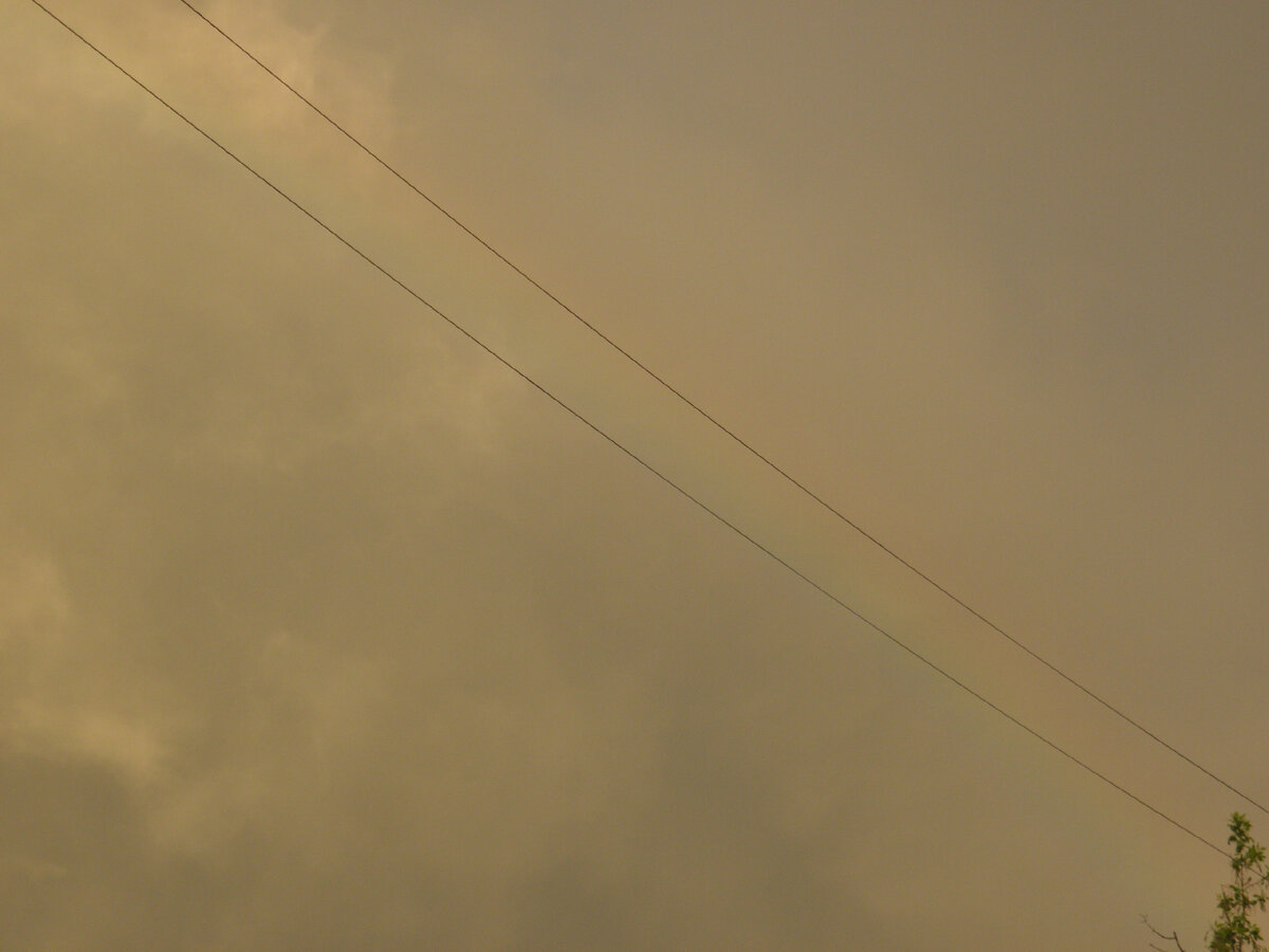 На фото есть радуга. Кто найдёт.