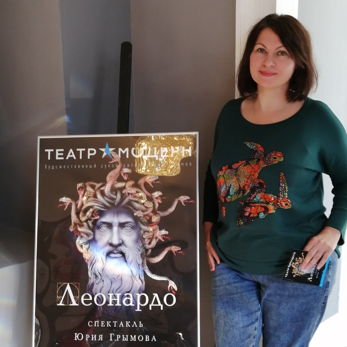 В фоей на первом этаже. 