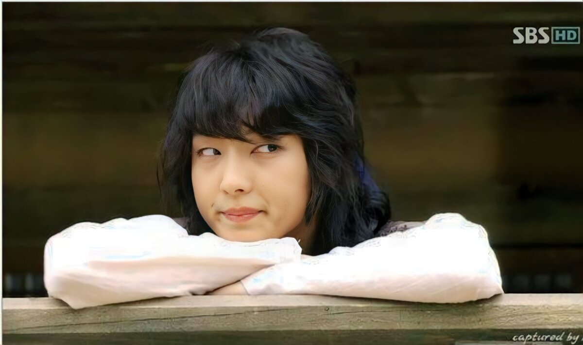 На одном из форумов , посвященных Ли Джун Ги, прочла отчаянный комментарий: "а я все жду, когда вы все посмотрите "Иль Чжи Мэ" и поймете какой Джуня умница и красивый мальчик". Надо сказать, это лучшая характеристика, описывающая труд Джуни. 