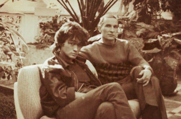 Виктор Цой и Пётр Мамонов вместе снимались в кинофильме "Игла" (1988 г., режиссер Рашид Нугманов).