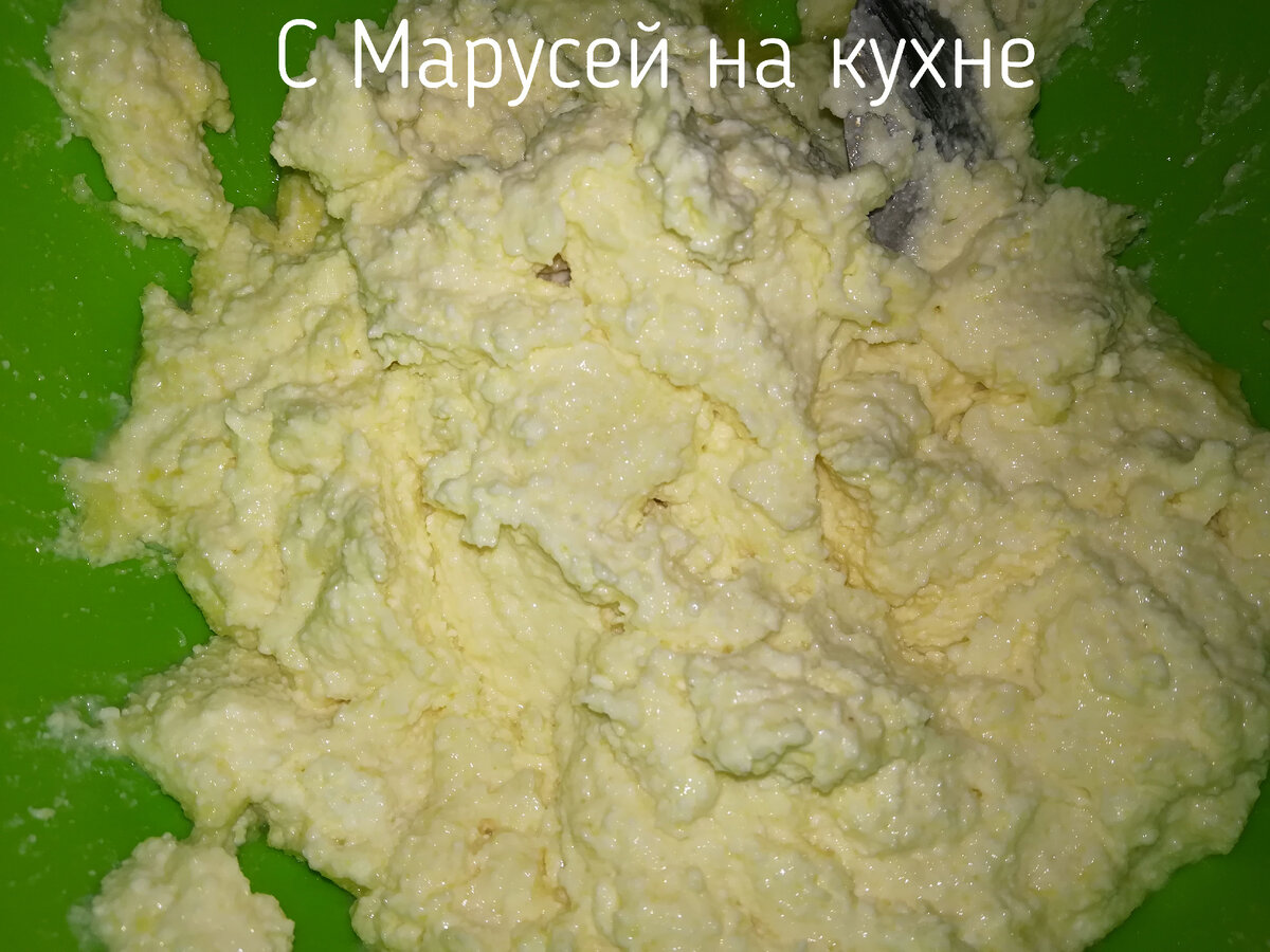 Ватрушки с изюмом и творогом