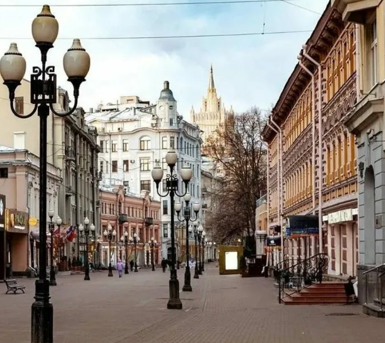 Москва — пешеходная. Есть в столице такие улицы, по которым обязательно стоит прогуляться — здесь невероятная архитектура и особая атмосфера.