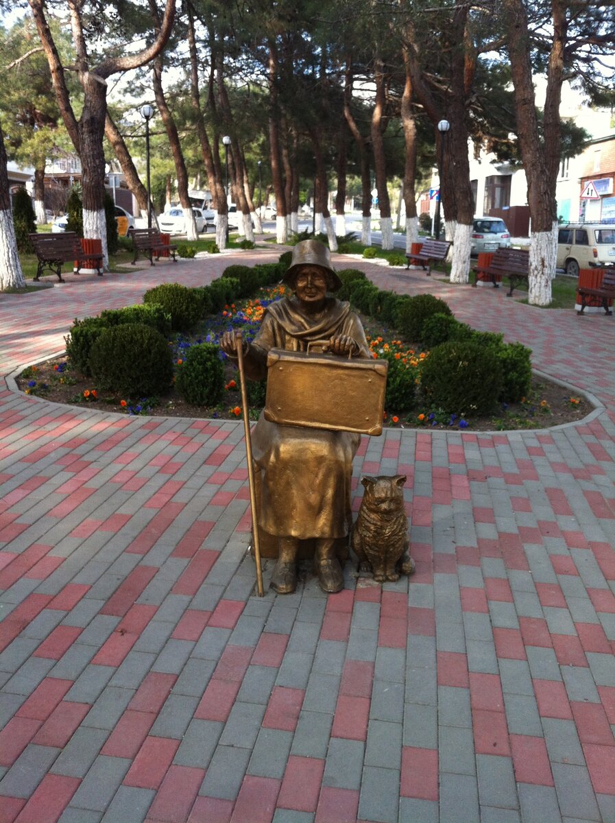 Сквер "Старушка" в Геленджике.