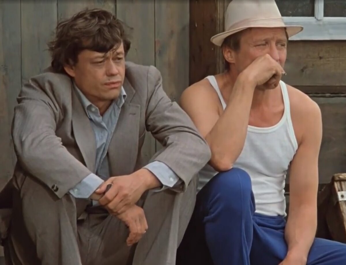 Геннадий гарбук белые росы. Всеволод санаев и борис новиков фильмы. Собака валет из фильма белые росы. Белые росы 1983. Александр беспалый белые росы.