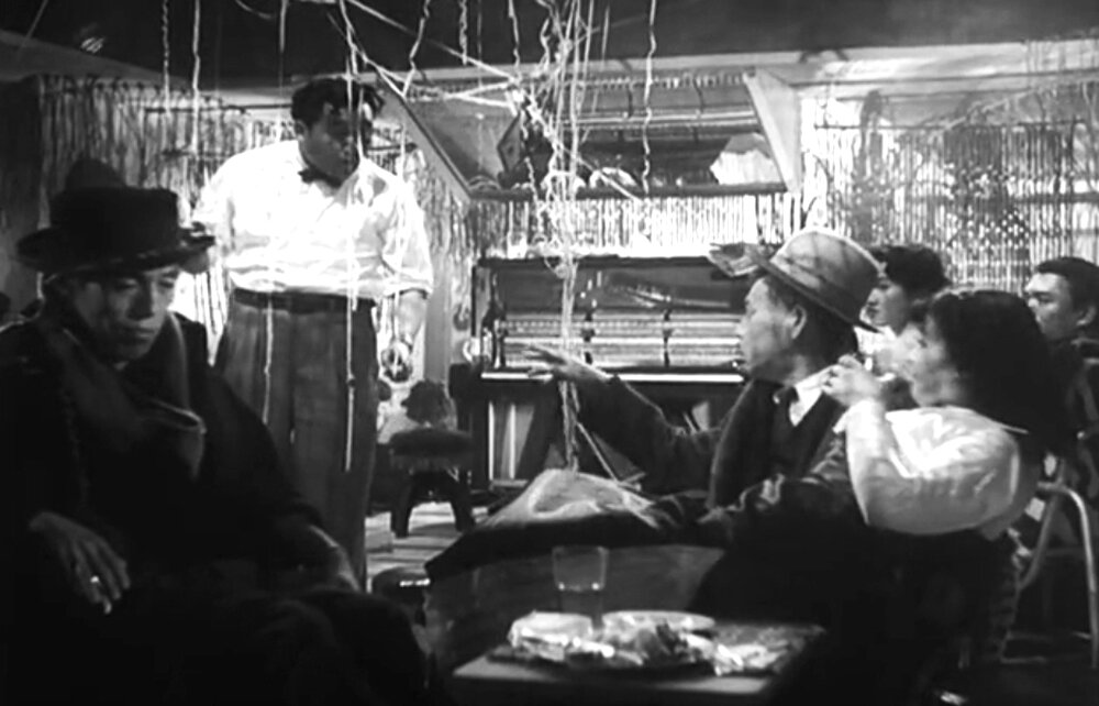 – Щас спою. Маэстро, сыграй-ка нам "Жизнь коротка". 