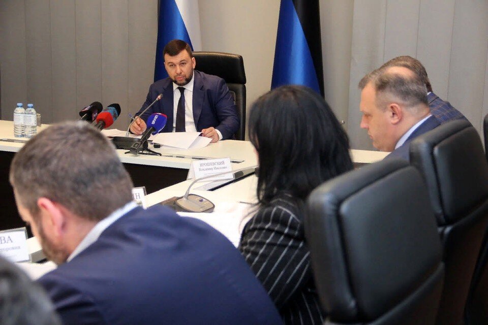     Денис Пушилин неоднократно акцентировал внимание на ситуации с чиновниками и бюрократией. Фото: пресс-служба Главы ДНР