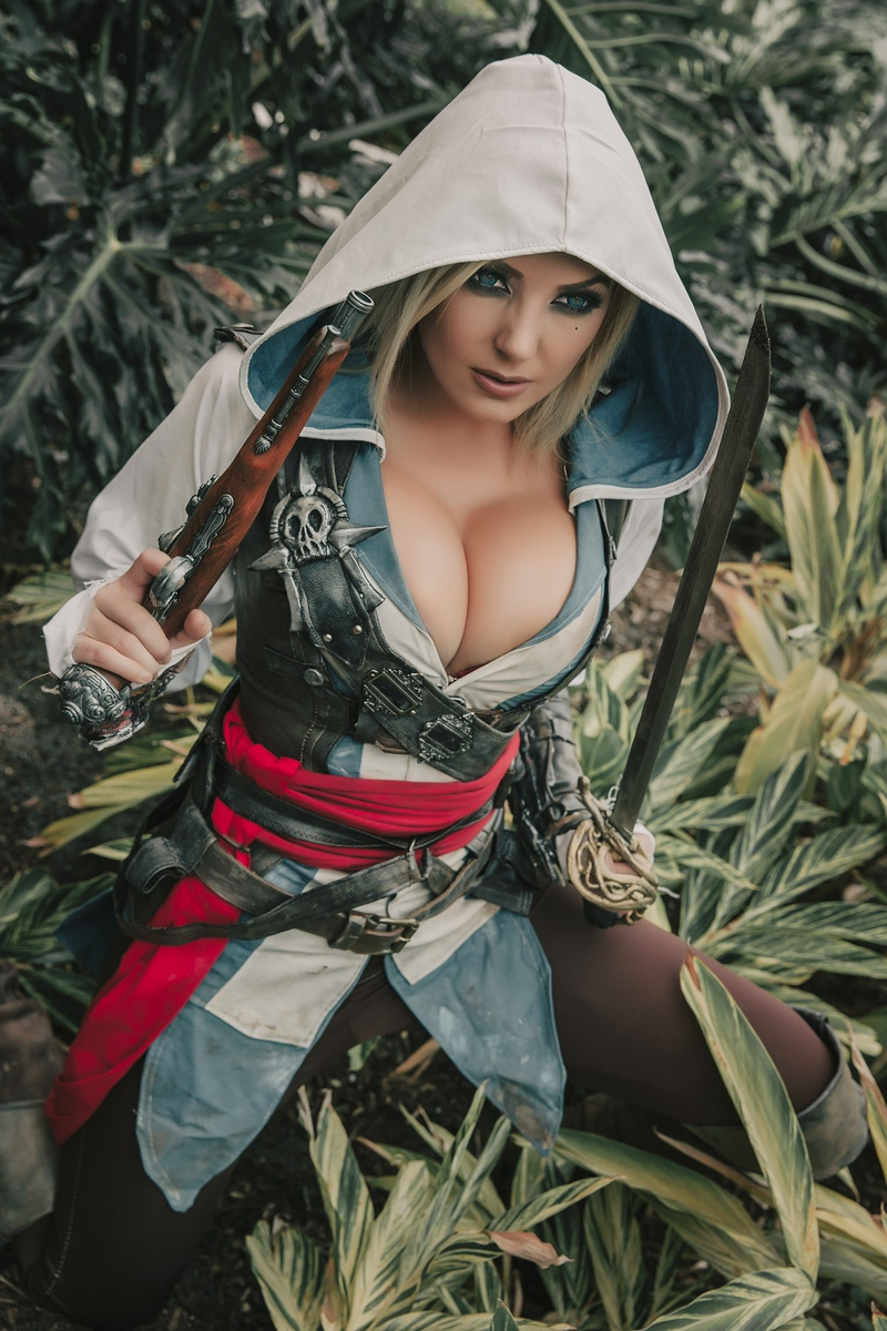 Косплей девушек с большим. Jessica Nigri Эдвард Кенуэй. Джессика Нигри ассасин. Jessica Nigri ассасин Крид. Джессика Нигри косплей ассасин Крид.