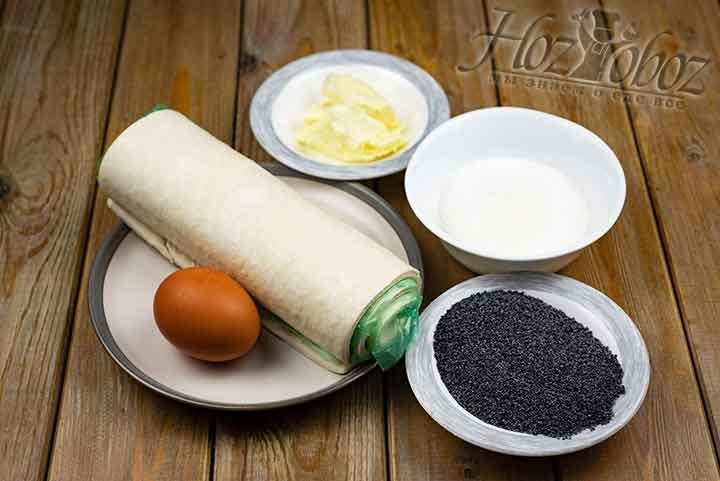 Сперва надо разморозит готовое слоеное тесто