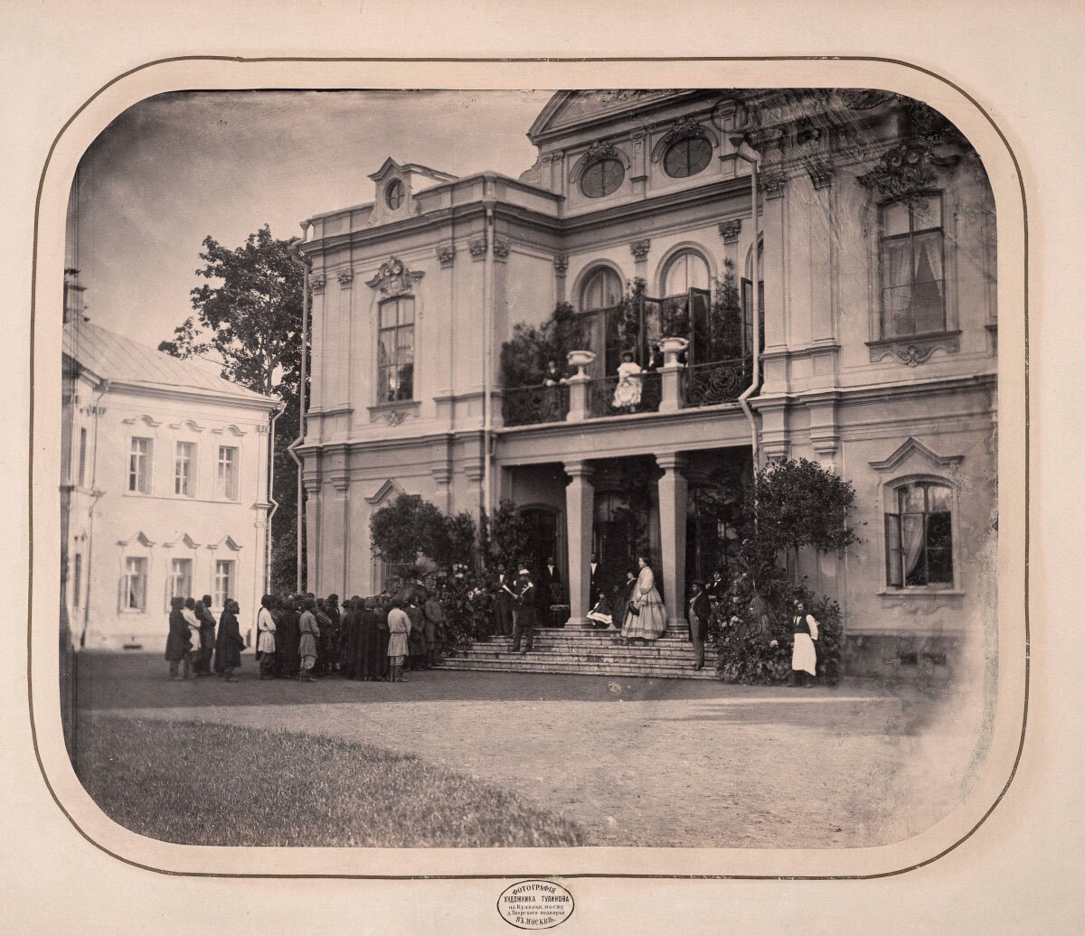 Вид на главный дом. Фото из альбома Тулинова начала ХХ века