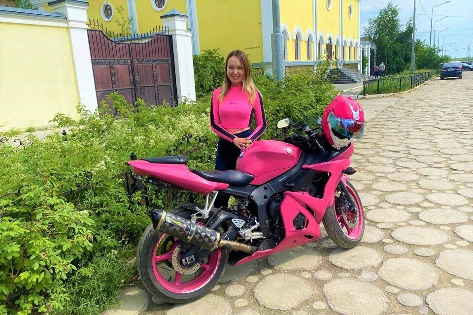    Знакомьтесь, Кристина Залялова и ее розовый мотоцикл. Фото: KP.RU