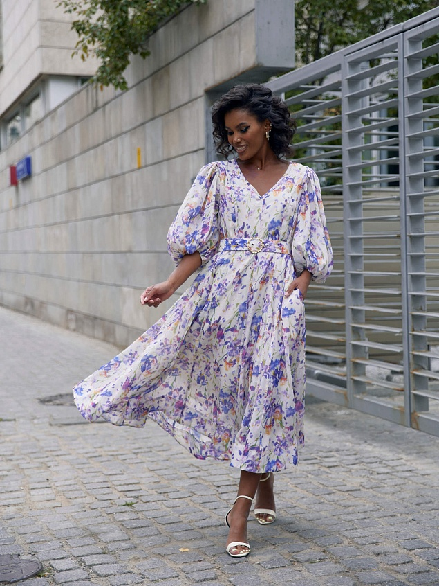 Что носить летом, чтобы выглядеть стильно и чувствовать себя максимально комфортно?  Ответ прост - подходят все варианты! Платья, юбки, брюки, костюмы, главное знать, как их сочетать!-34