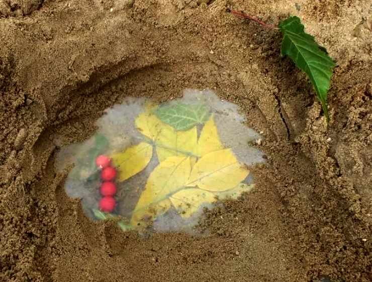 Фото с ресурса: life in the USSR. Секретики - любимая забава советских девочек. 