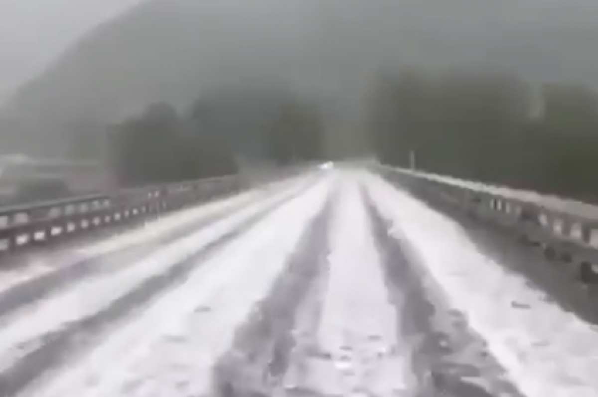    И град следовал за ним.