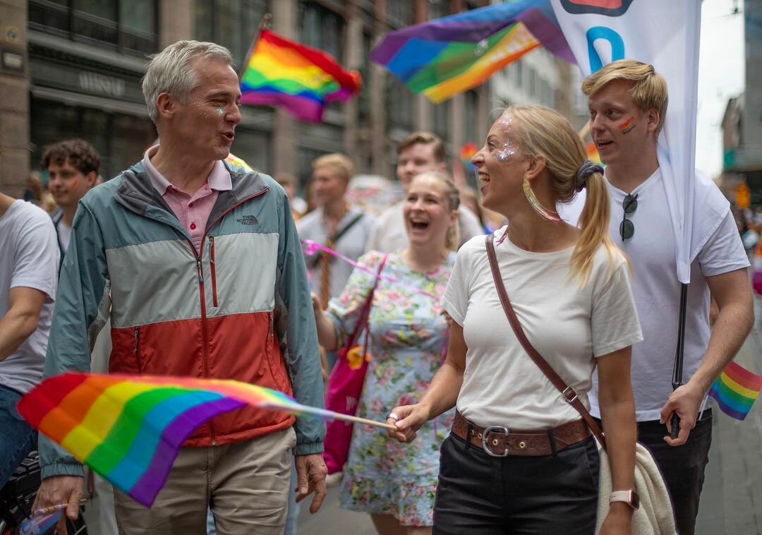 Финский министр-любитель гей-парадов исполнил гимн УПАшни | Политнавигатор  | Дзен