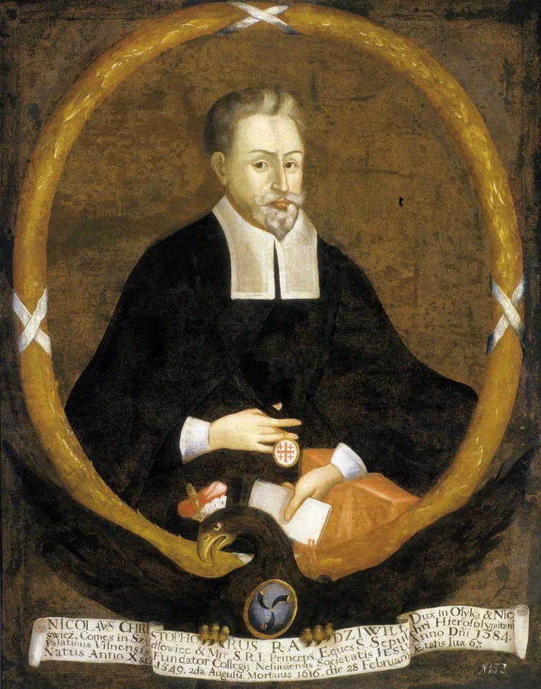 Николай Христофор Радзивилл Сиротка (1549-1616) создал крипту в Несвиже в начале XVII века. Однако в каком из более чем 70 саркофагов покоятся его останки сегодня является загадкой.
