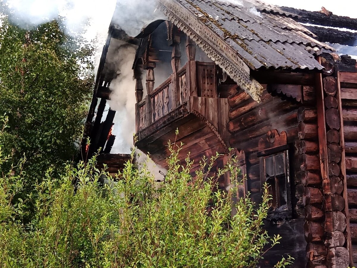    В старинном селе Карелии пожарные спасли людей из горящего домаГКУ РК "ОПС по Пряжинскому району"
