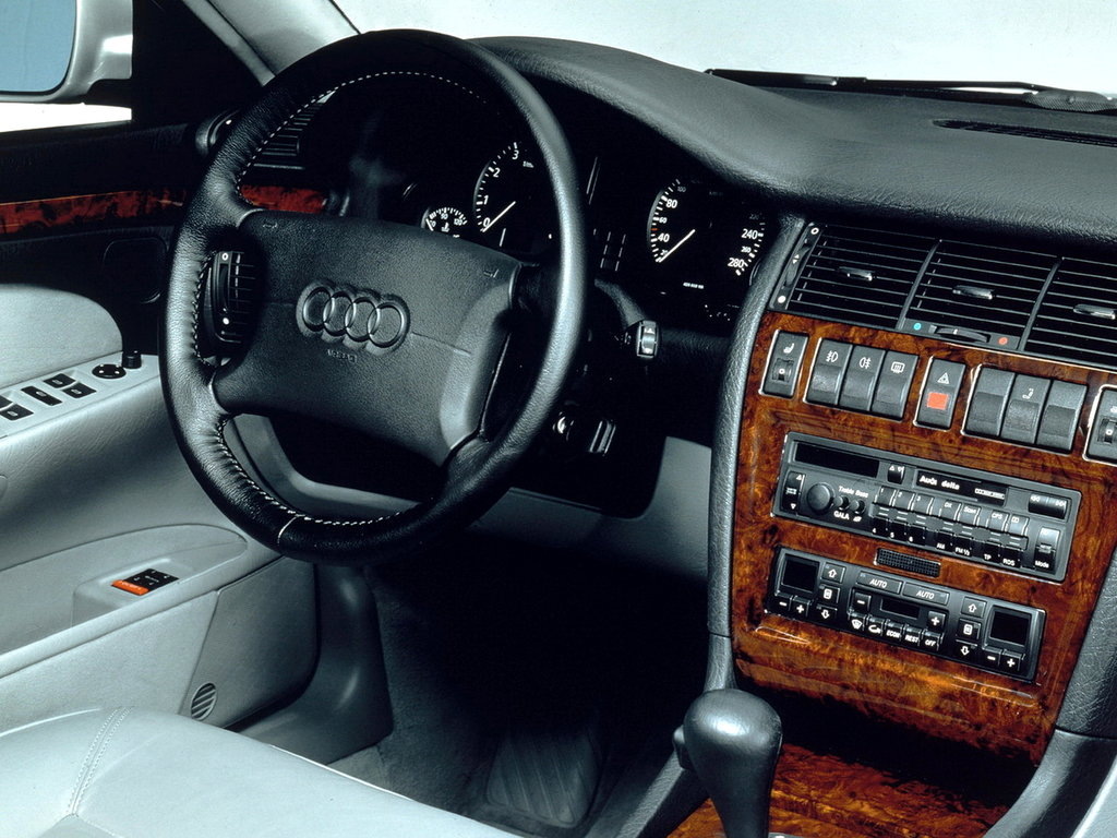 Интерьер Audi A8 (1995) 