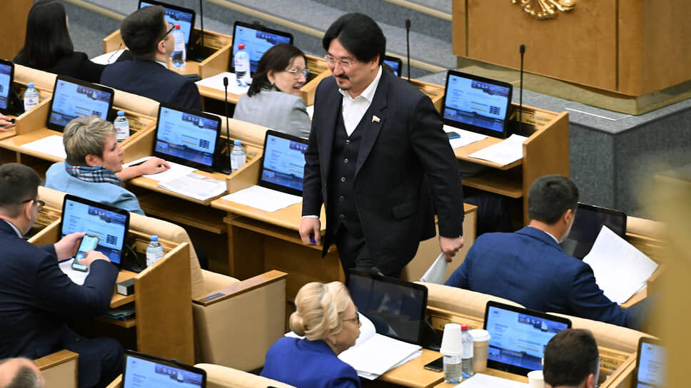 Фото: Дмитрий Духанин / Коммерсантъ📷Председатель комитета Госдумы по охране здоровья Бадма Башанкаев остался доволен единодушием депутатов по вопросу о запрете смены пола