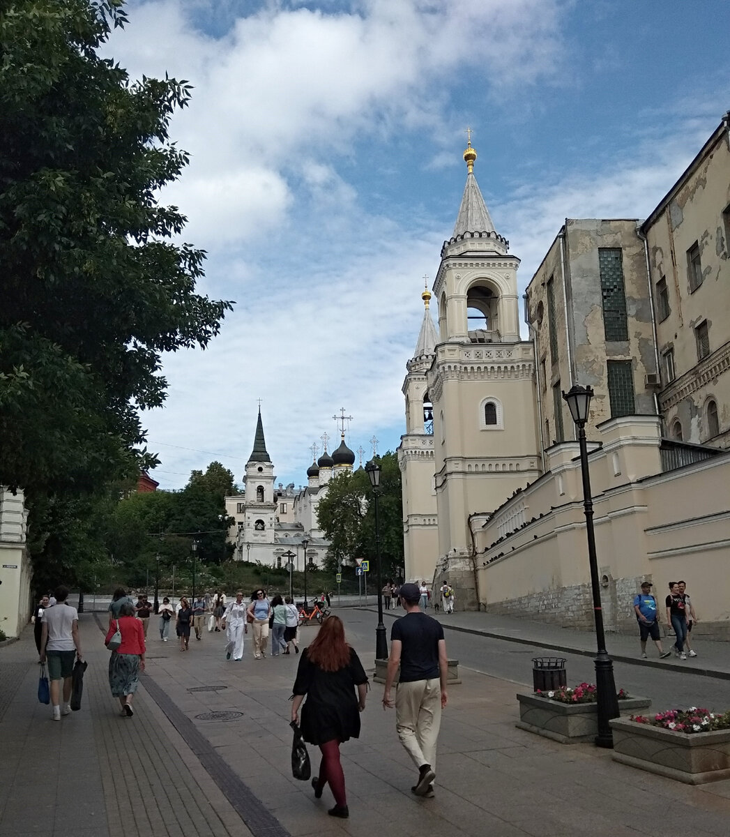 Улица Забелина: памятники архитектуры, Ивановская горка и 