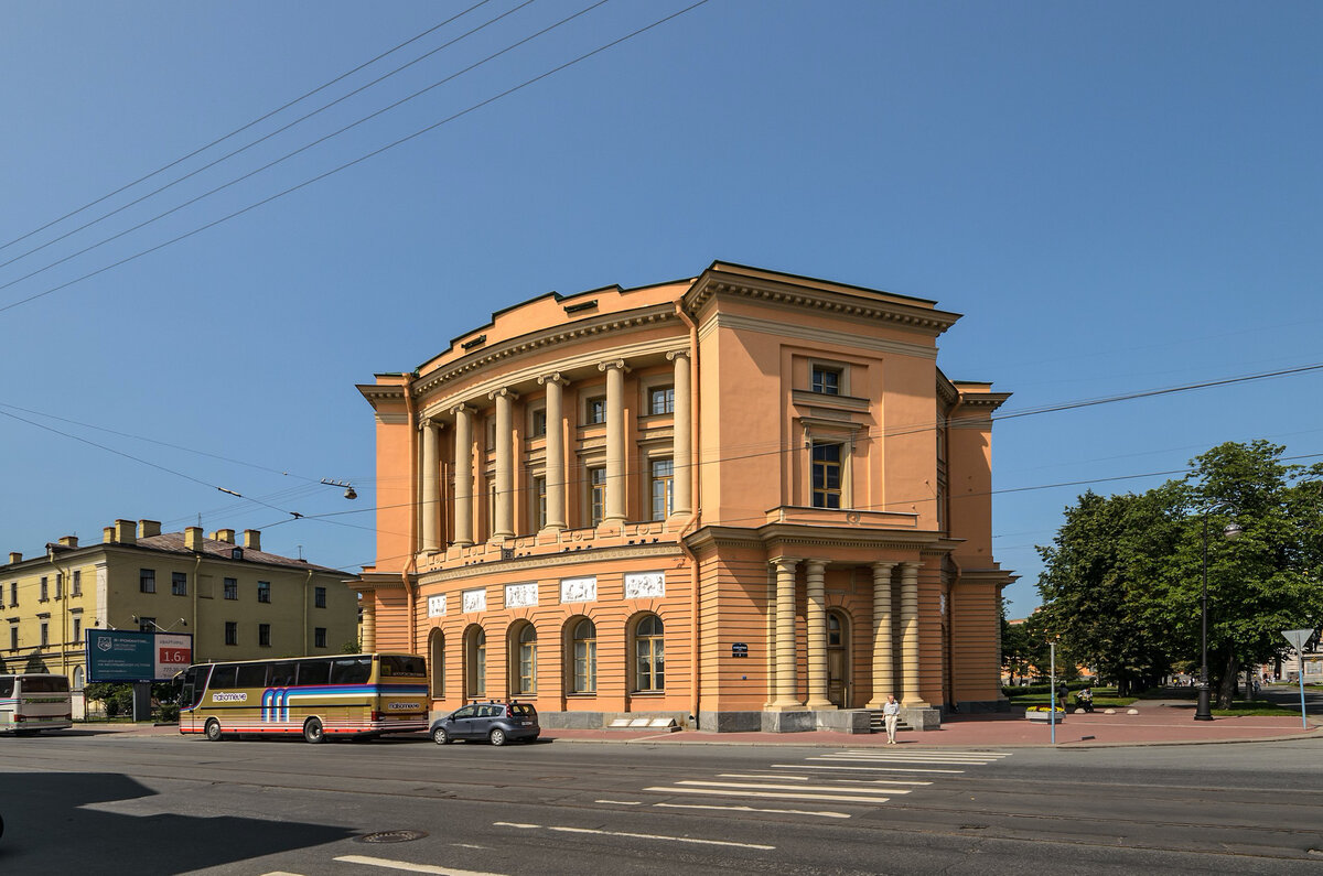 Кордегардия Михайловского замка. Источник Википедия 