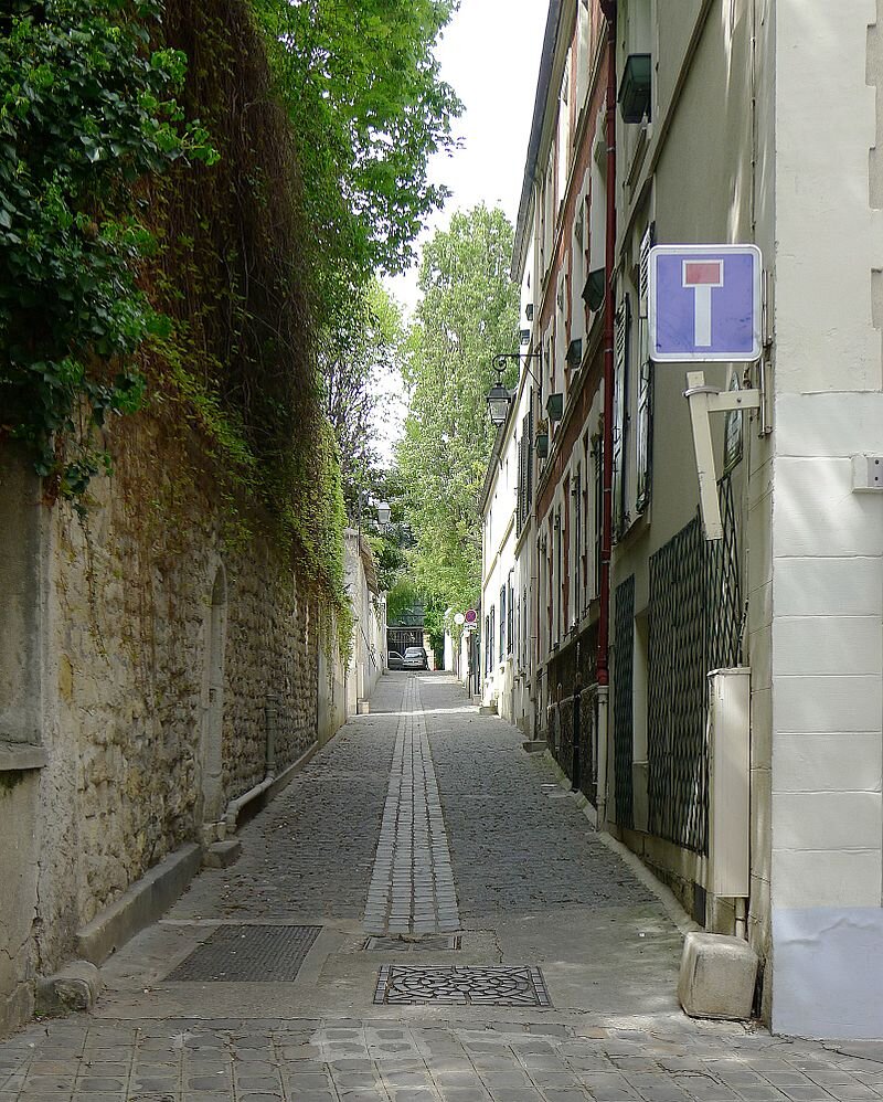 Тупик в конце улицы Пьер-Герен, в котором был расположена последняя квартира Юсуповых. В этом месте красивая и широкая улица в несколько раз сужается (вероятно это связано с остатками средневековой планировки Парижа). 