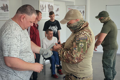    Пункт отбора кандидатов на военную службу по контракту в Балашихе ©Евгений Дудин Фото