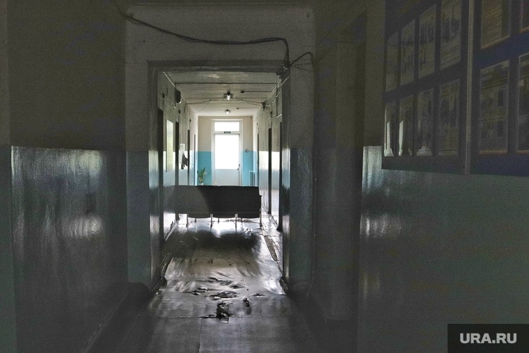    По словам березниковцев, в поликлинике мрачно и душно