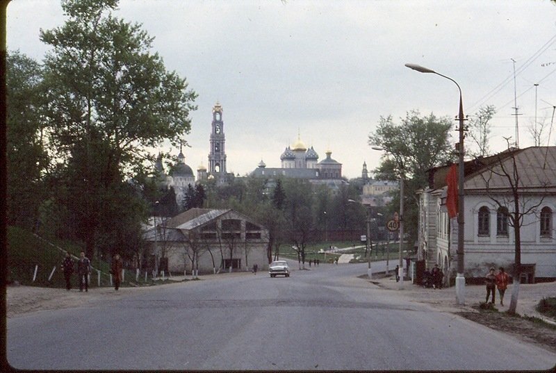      Сергиев пасад| Взято: https://ruposters.ru/news/24-11-2016/goroda-prizraki-sssr-rossii