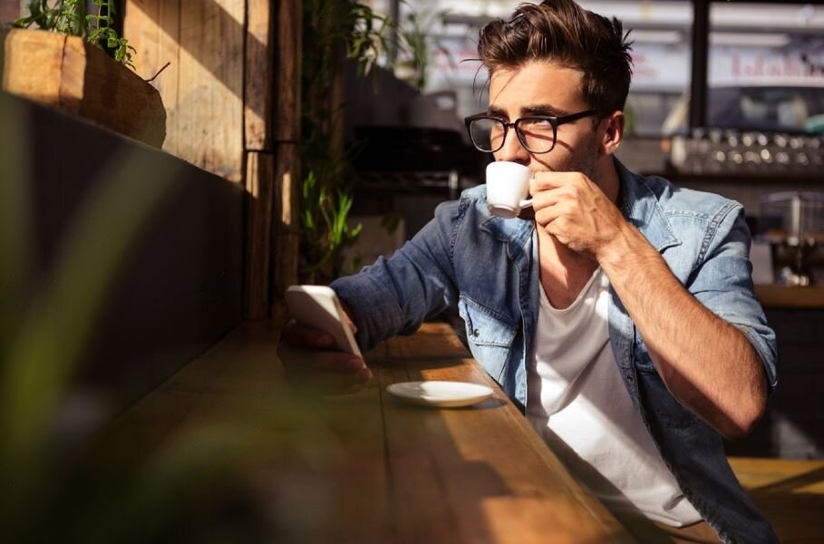 Источник фото: https://www.shutterstock.com/image-photo/man-drinking-cup-coffee-cafe-452230228