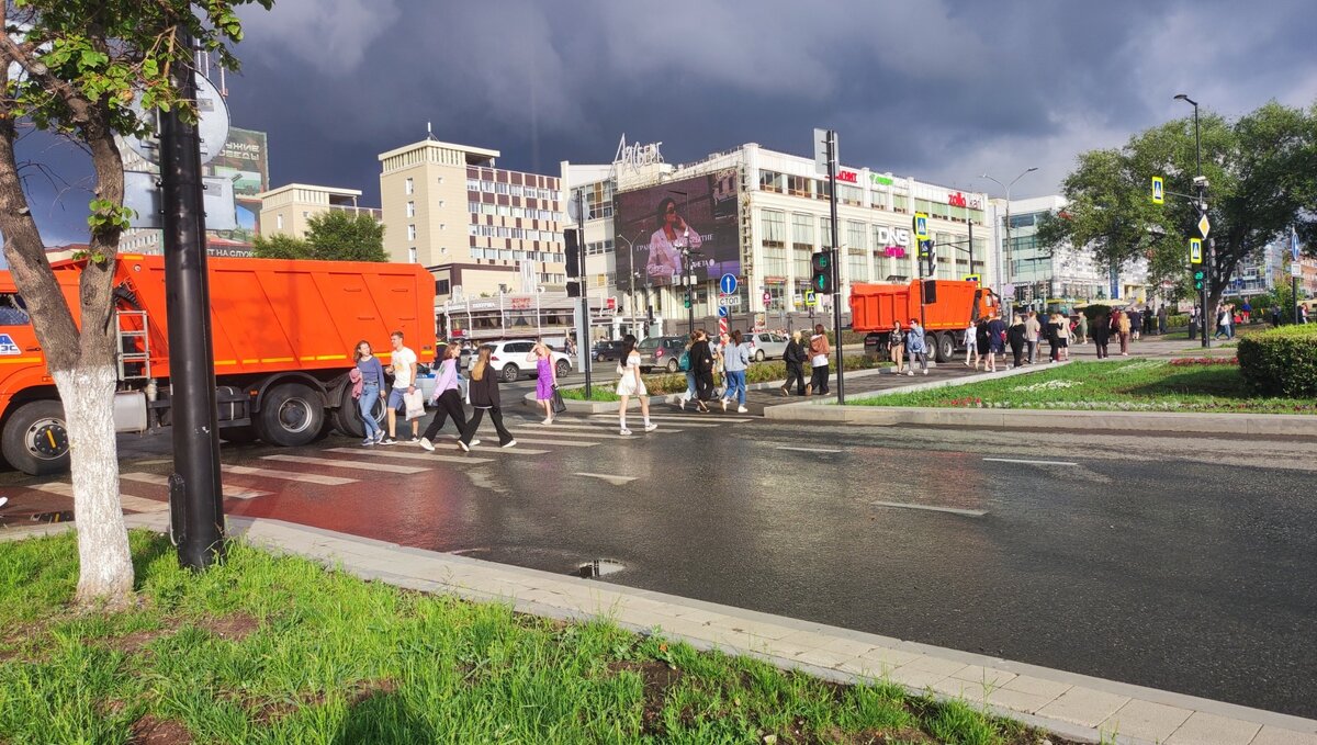     Возможно, что из-за скопления пешеходов движение на центральных улицах закроют насовсем.