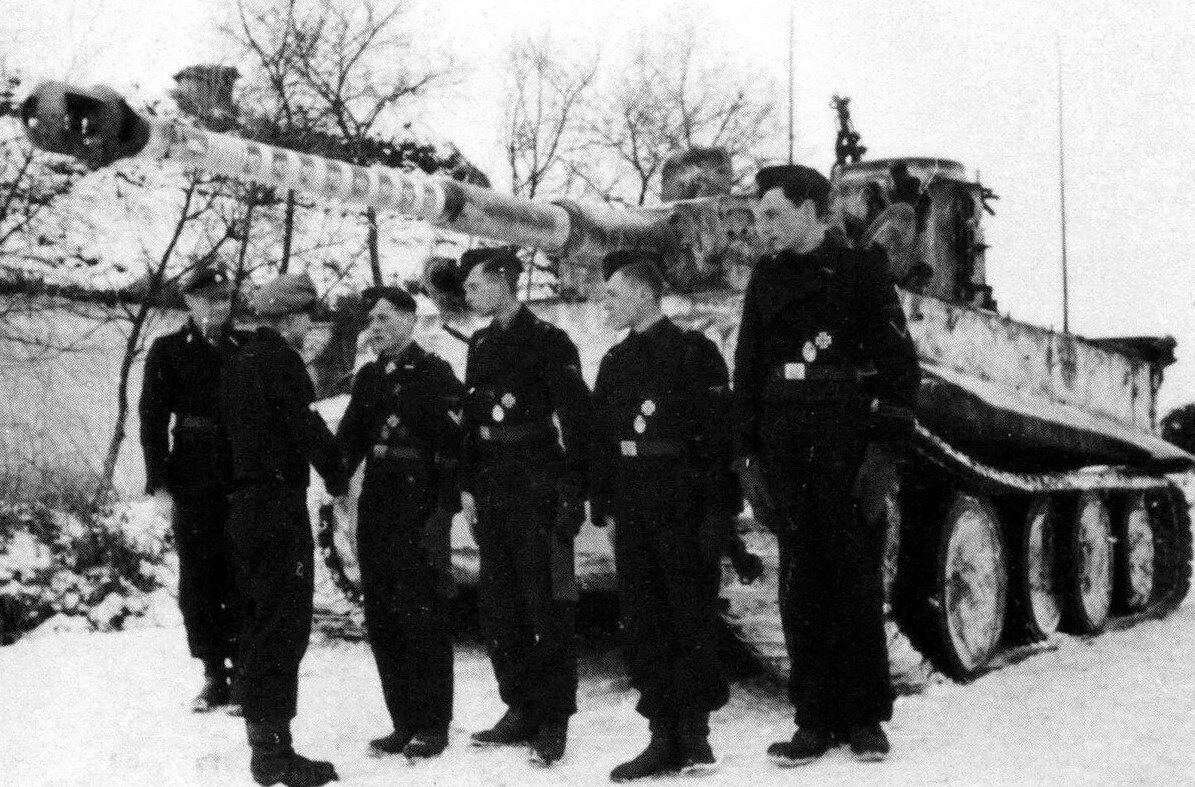 Командиры танков танкового взвода Витмана