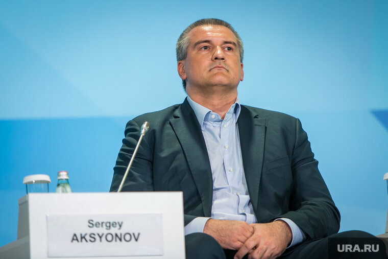    Движение поездов восстановлено, заявил Сергей Аксенов