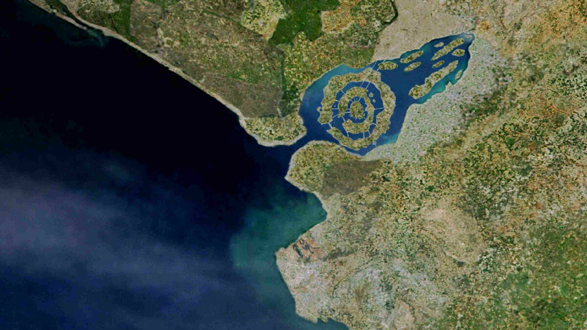 На компьютерном графике показаны концентрические кольца, которые, возможно, существовали во времена расцвета Атлантиды. Ученые обнаружили свидетельства существования подобных подводных сооружений под обширными болотами парка Дона-Ана на юге Испании.© NBCNews