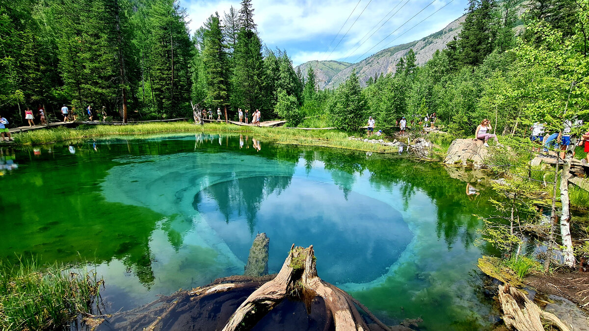 Теплое озеро на алтае. Гейзерное озеро Алтай. Голубое Гейзеровое озеро горный Алтай. Гейзеровое озеро горный Алтай Акташ. Чемал Гейзерное озеро.