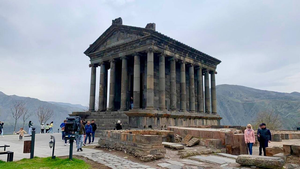 Храм Гарни, одна из самых древних достопримечательностей Армении