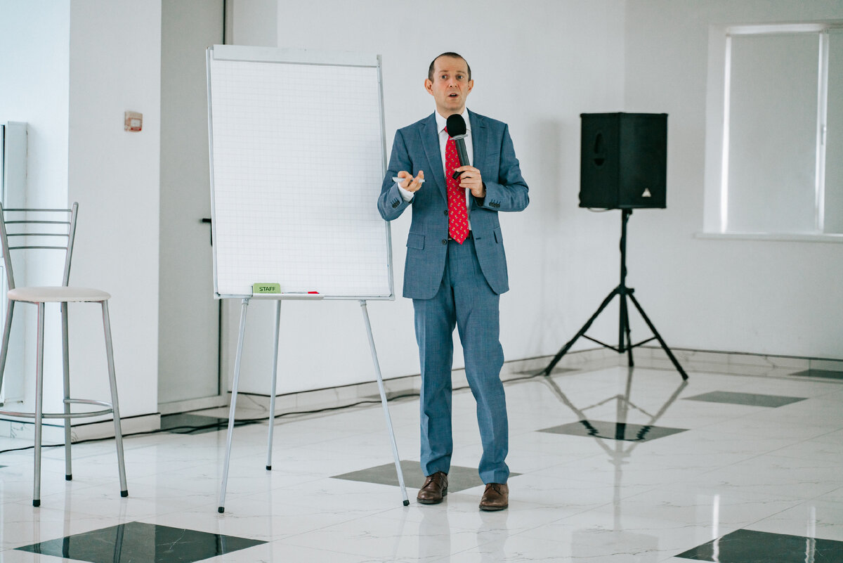 С манипуляторами можно и нужно бороться. Фото © Игорь Рызов