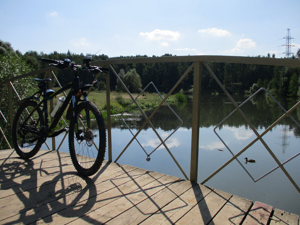 Перебрался через мостик за МКАДом.
