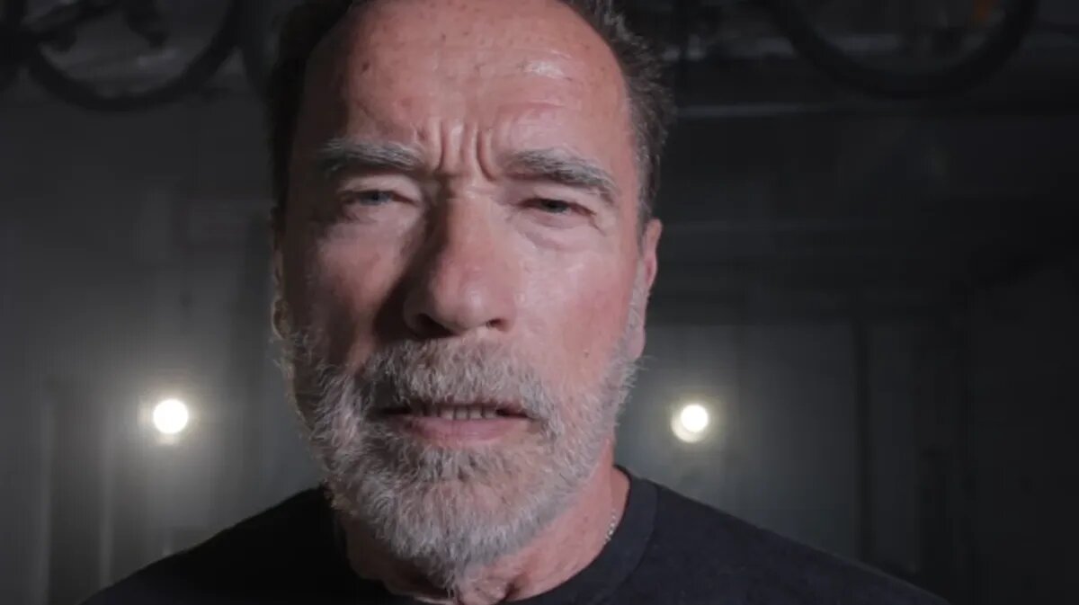 Арнольд Шварценеггер отмечает день рождения. Фото: кадр из видео YouTube-канал «Arnold Schwarzenegger»