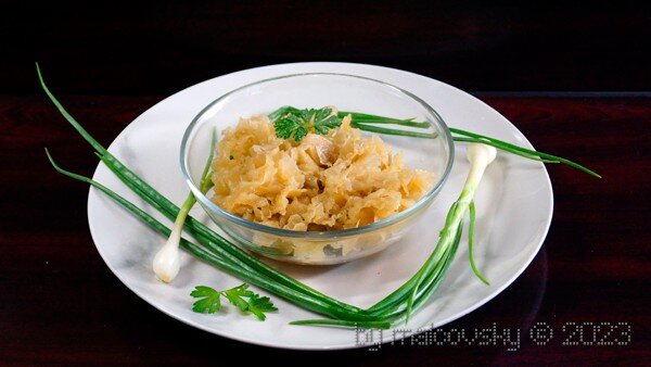 Древесные грибы маринованные по-корейски.