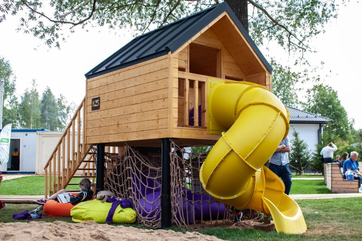 Мечтали в детстве о подобном домике?