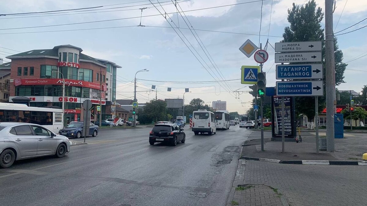     В Ростове-на-Дону произошла авария с участием такси, в которой пострадала несовершеннолетняя девушка, сообщили в региональном УГИБДД.