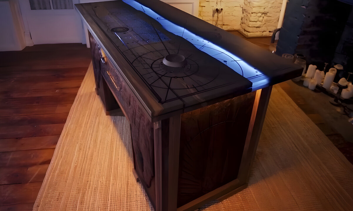 Вот вам несколько фотографий получившегося стола для затравки. Отмечу, что по мимо дизайна, у стола есть ещё множество функций, некоторые из которых секретные =)