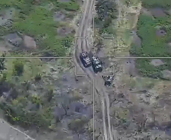 Это застывшая в поле техника после встречи с "Ланцетом".  фото: картинки  яндекса.