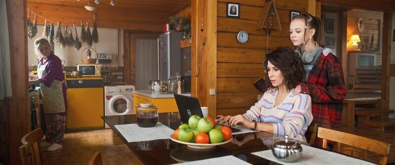 Кадр из сериала «СуперИвановы»