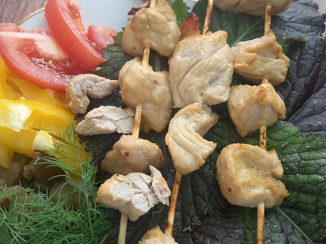 Куриный шашлык на листьях горчицы в маринаде из желтой горчицы. Фото маринада - листайте галере