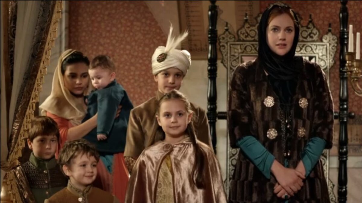 Сулейман, приветики. Завязывай с совещаниями. Дети хотят есть, папу и поиграть. Я с ними тусила до обеда, теперь твоя очередь. Скриншот ВВ