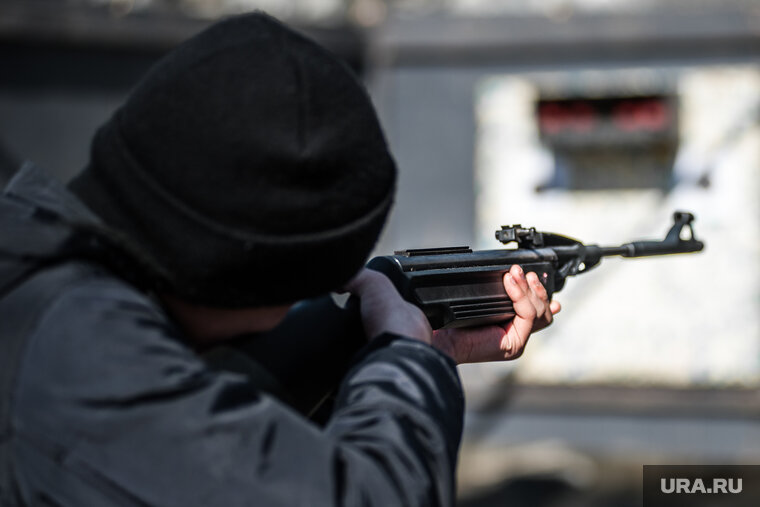    SHOT сообщил, что половину работников уложили на землю